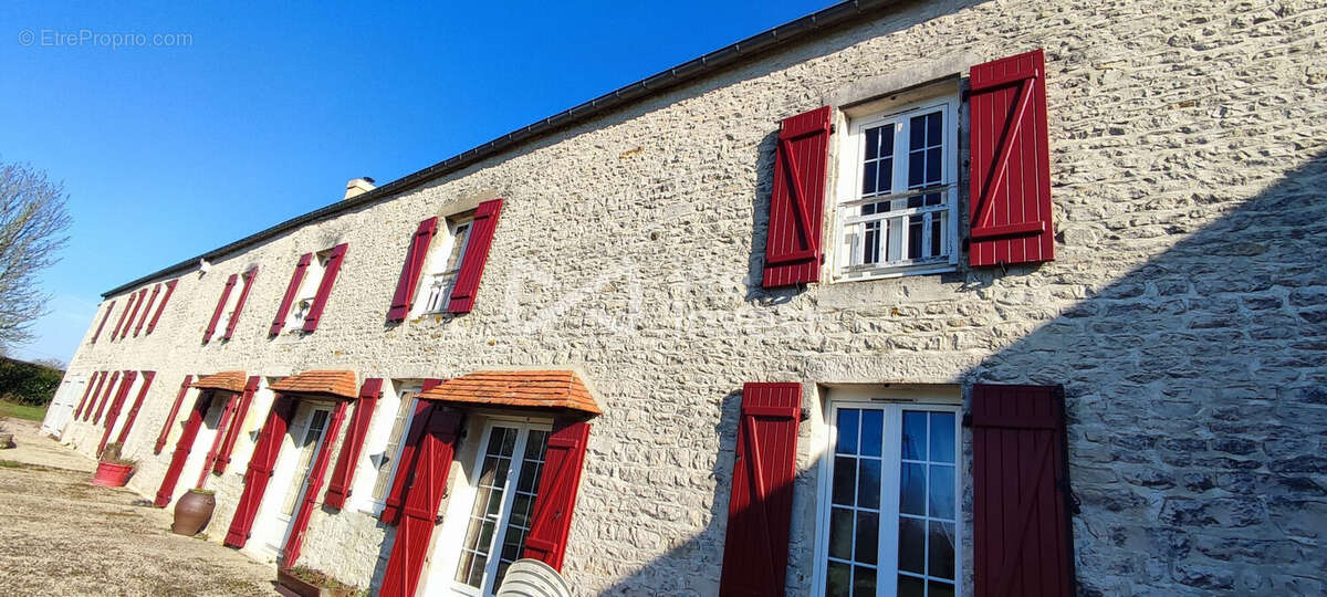 Maison 320 m² à Cordey  - photo 2