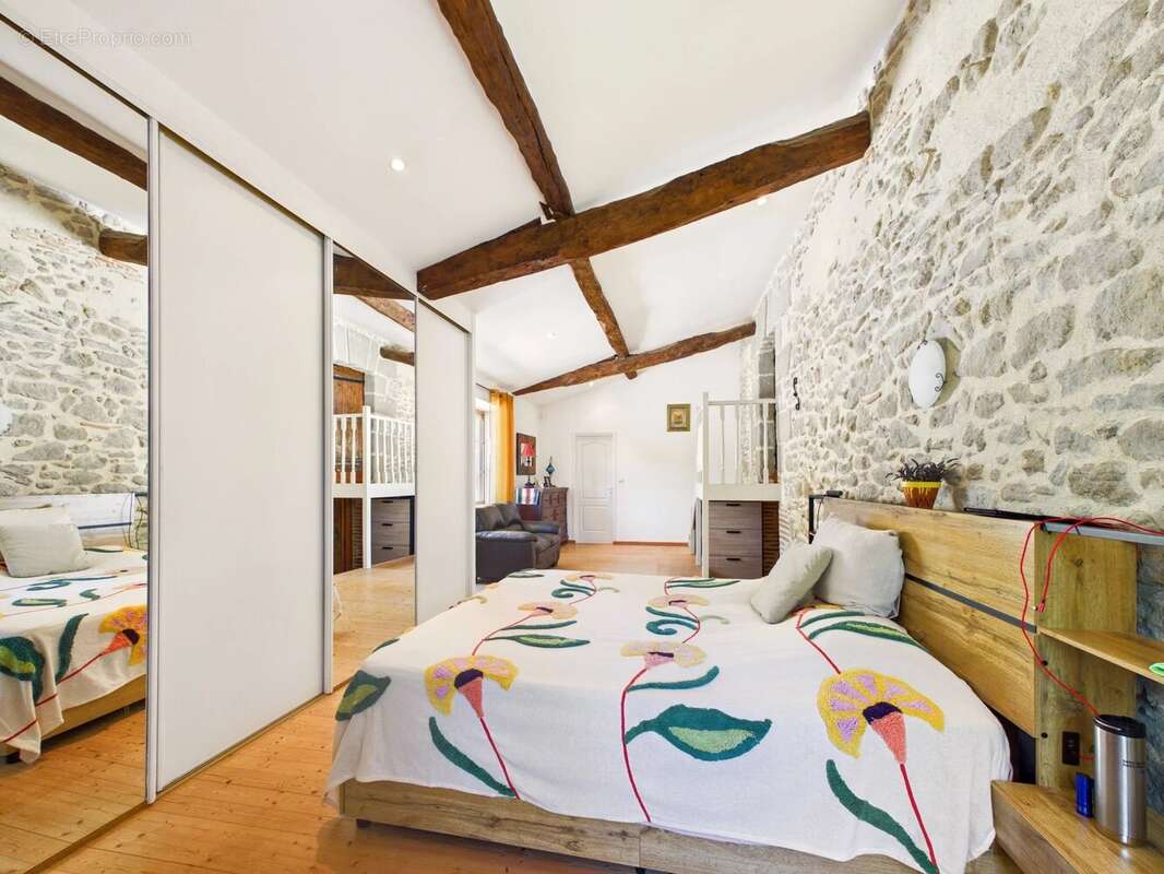 Fabuleuse maison en pierre avec piscine et joli jardin - photo 7