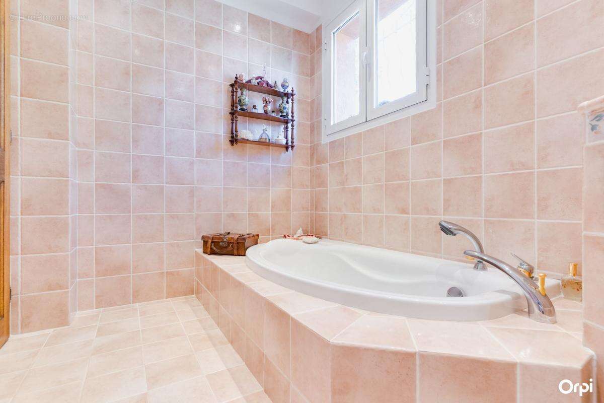 Villa Provençale de Plain-Pied à Saint-Zacharie — Écrin de Charme au Cœur d'un Domaine Arboré de 5 940 m² - photo 26