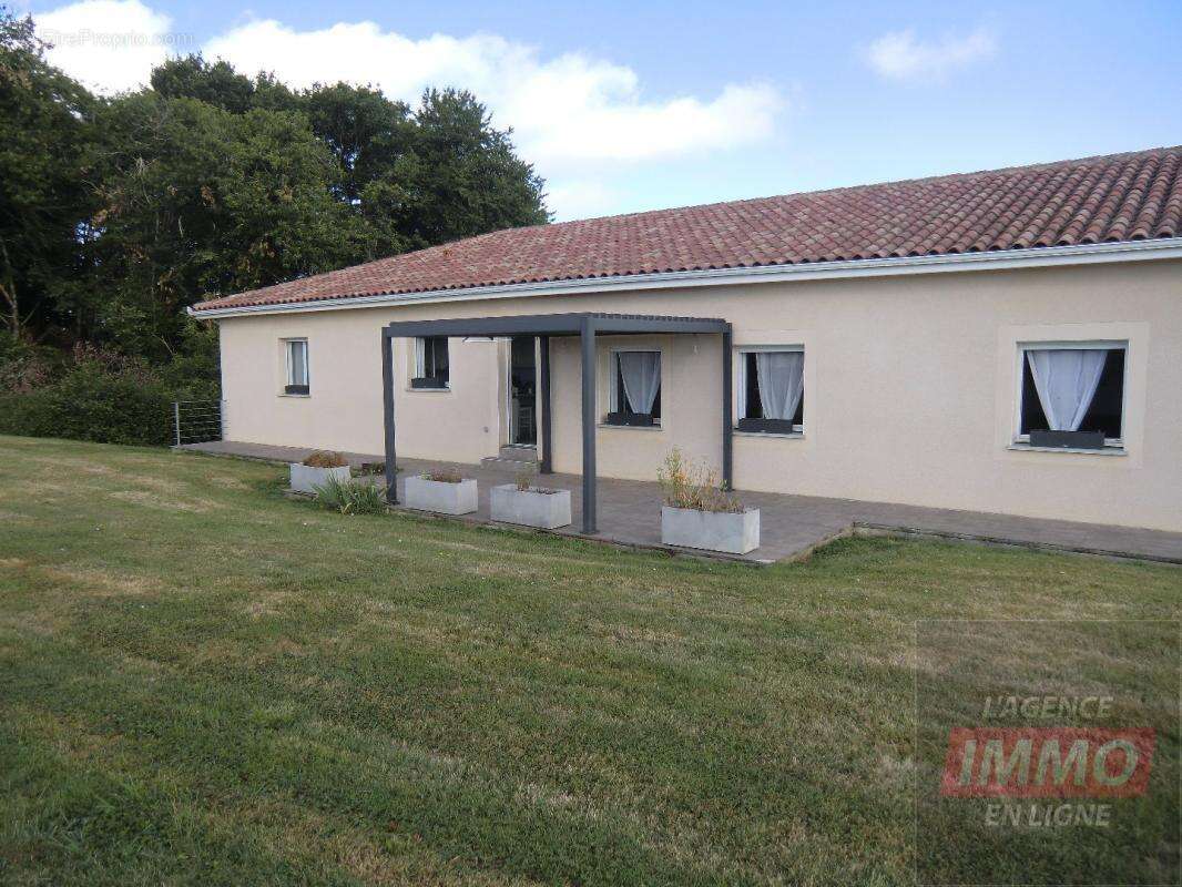 Maison 275 m² à Thermes-Magnoac  - photo 2