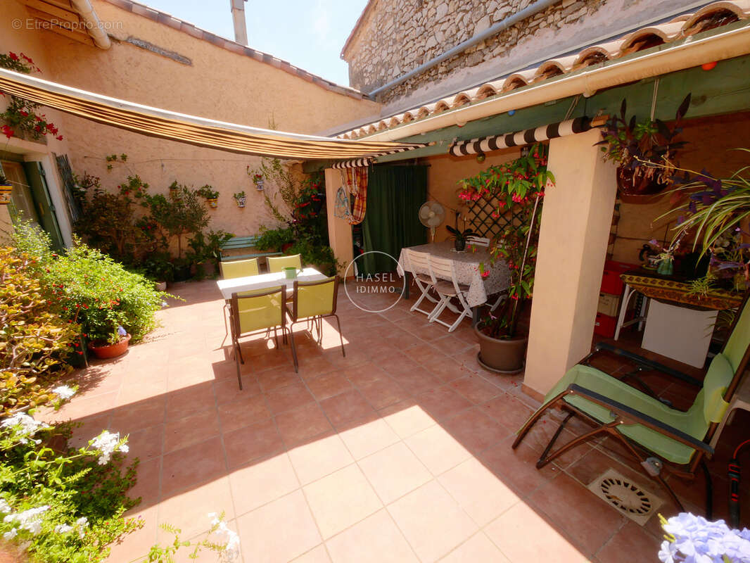 Pomérols, centre historique, maison de village traversante prête à vivre avec grand garage et belle terrasse - photo 13