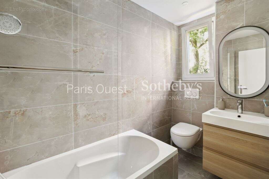 Appartement à NEUILLY-SUR-SEINE