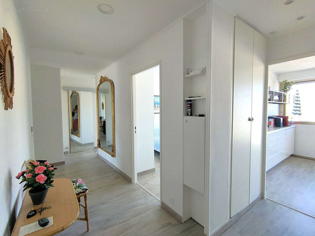 Appartement à MANDELIEU-LA-NAPOULE