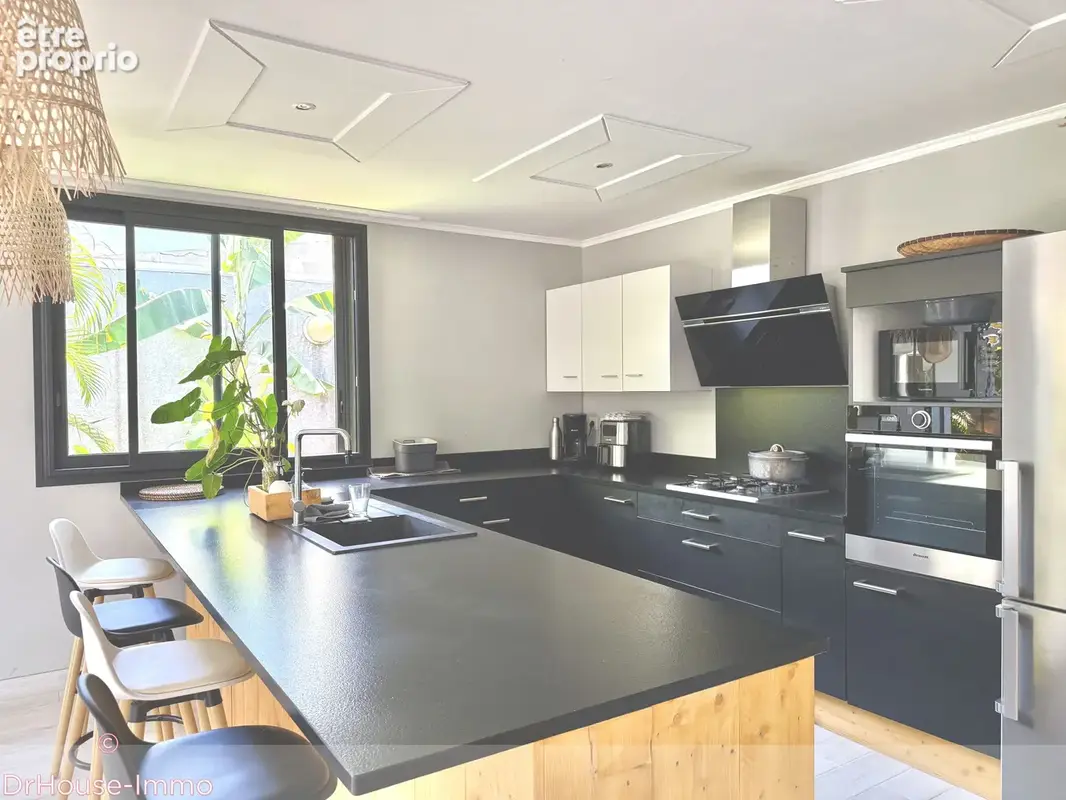 Maison 4 pièces 130 m² à vendre à Saint-Pierre (97410) - photo 4