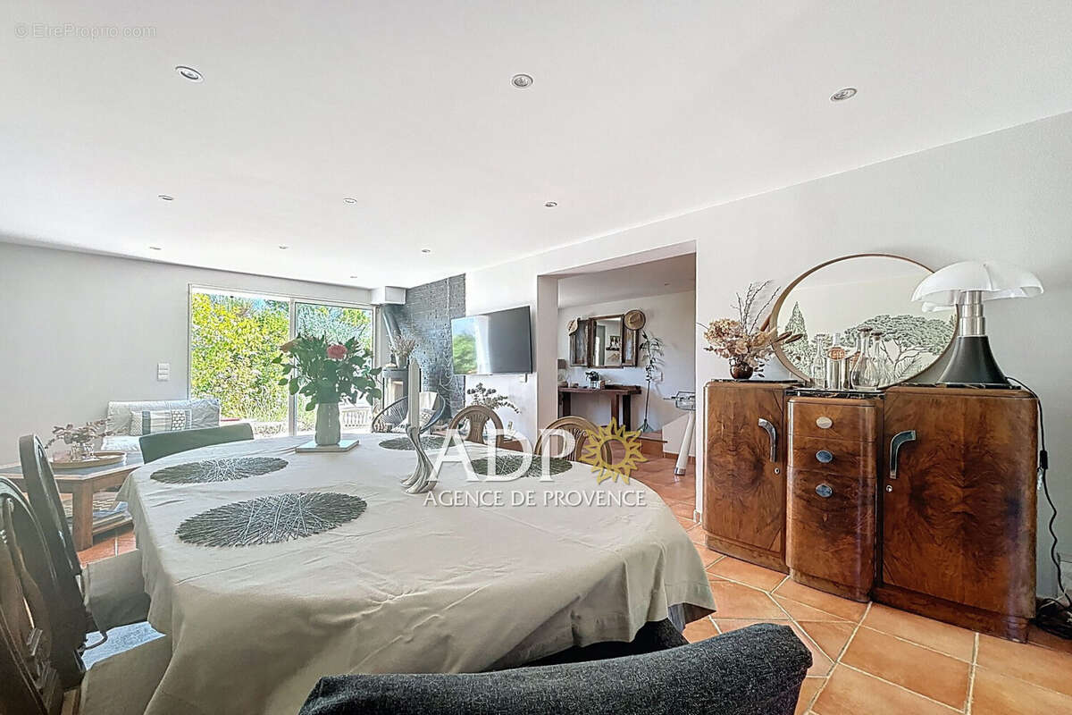 Maison à CHATEAUNEUF-GRASSE