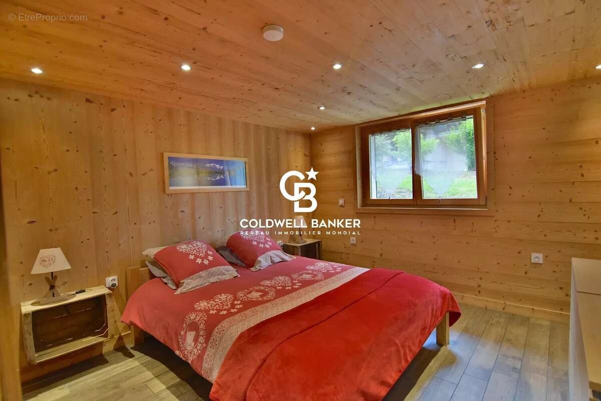 Ferme de 292 m², composée de 3 appartements - Les Houches - photo 8