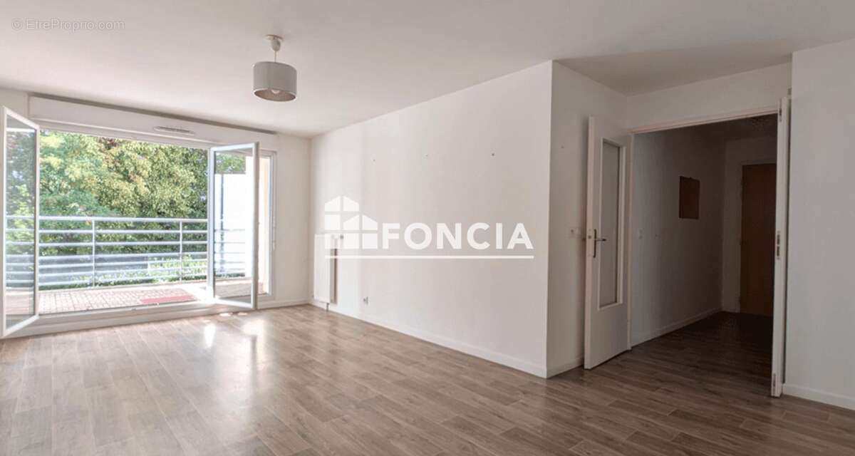 3 pièces lumineux, calme, résidence moderne avec 2 balcons, terrasse, 2 chambres, cuisine totalement aménagée équipée, box-garag - photo 3