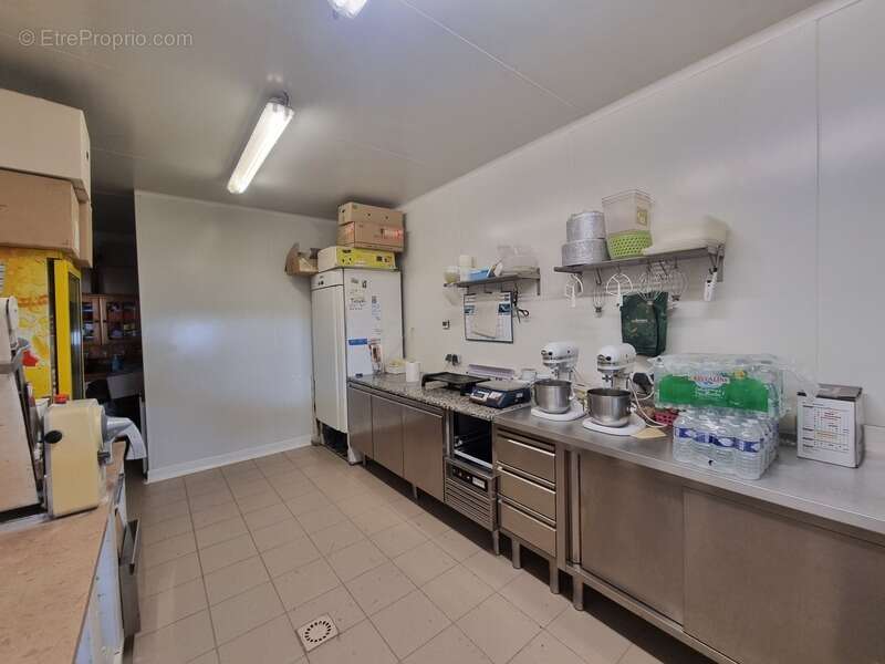 Fonds de commerce BOULANGERIE-PATISSERIE-VIENNOISERIE, avec grand logement, à 15 min de CHALLANS (85) - photo 3