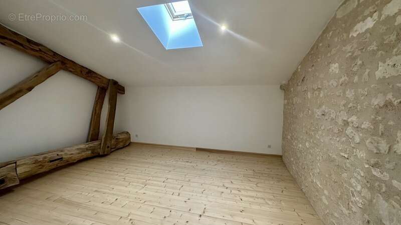 Appartement à BARBEZIEUX-SAINT-HILAIRE