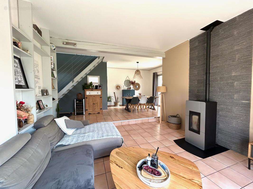 Maison à SAINT-ETIENNE-DE-TULMONT