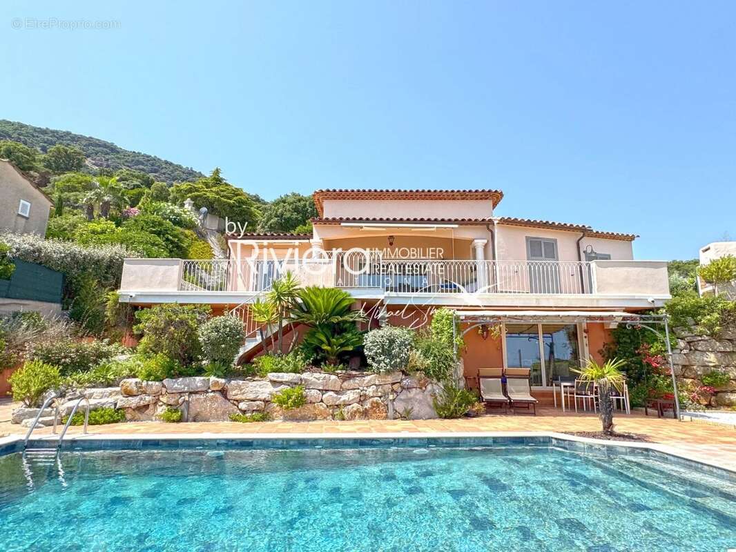 VUE MER PANORAMIQUE - Propriété avec piscine à débordement.. - photo 23