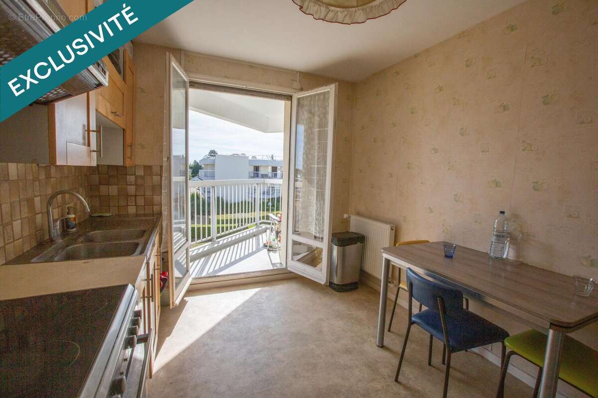 Appartement 72 m² à Le Mesnil-Saint-Denis  - photo 5
