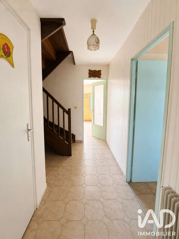 Maison 75 m² à Goussainville  - photo 2