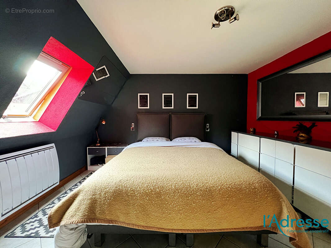 Appartement  en duplex F4 - avec stationnements et jardin - photo 7