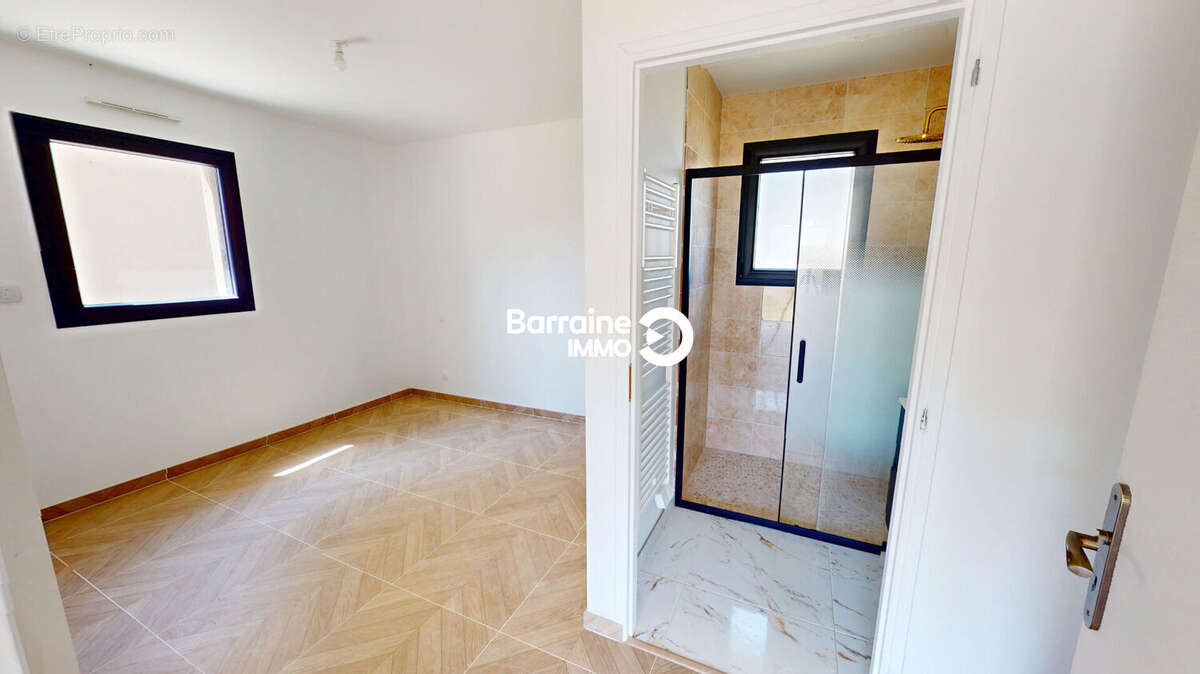 A vendre proche landerneau - tremaouezan maison t6 111m² recente garage jardin - photo 8