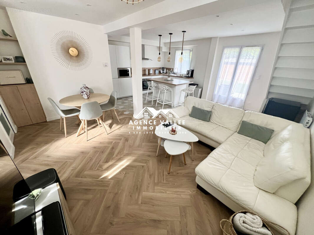 Maison à SAINT-PIERRE-DU-PERRAY