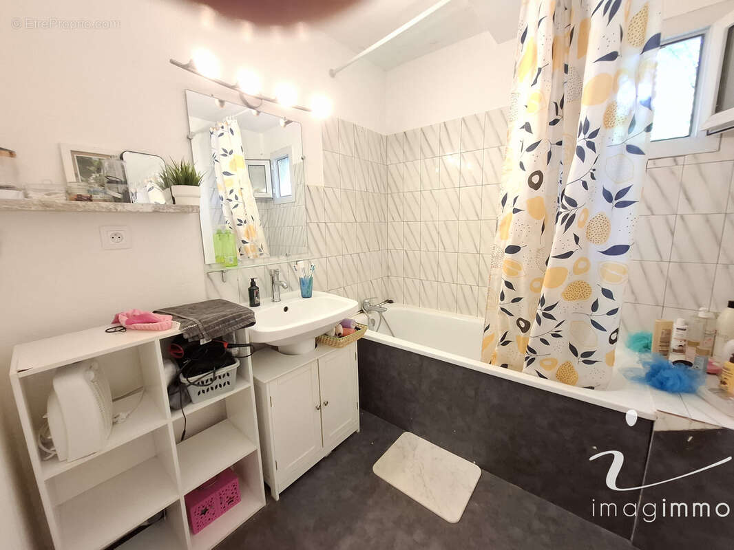 Dans une petite copropriété de 7 lots, découvrez cet appartement T4 de 84 m2 avec une vue exceptionnelle ! - photo 7