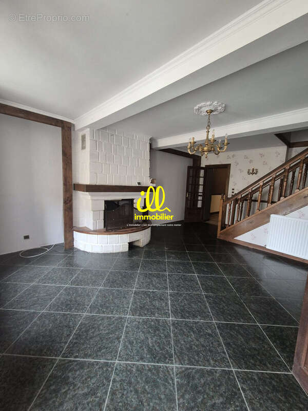 Maison 208 m² à Sapogne-Et-Feucheres  - photo 2