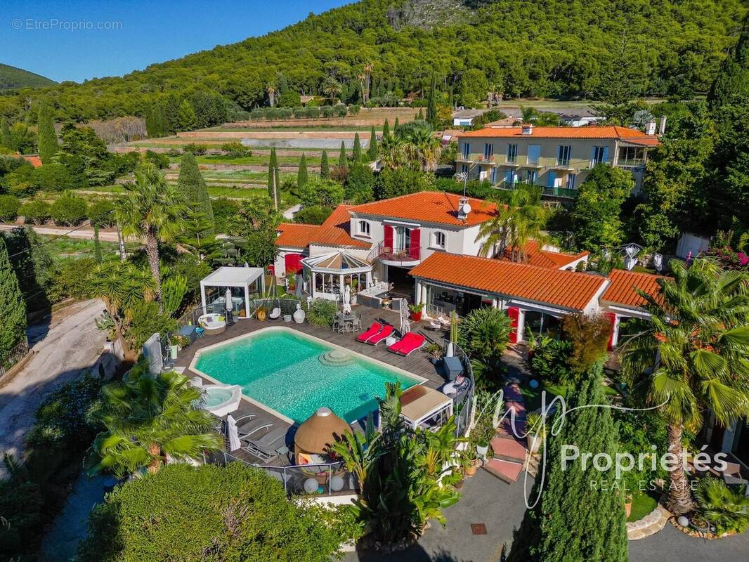 Maison à CARQUEIRANNE