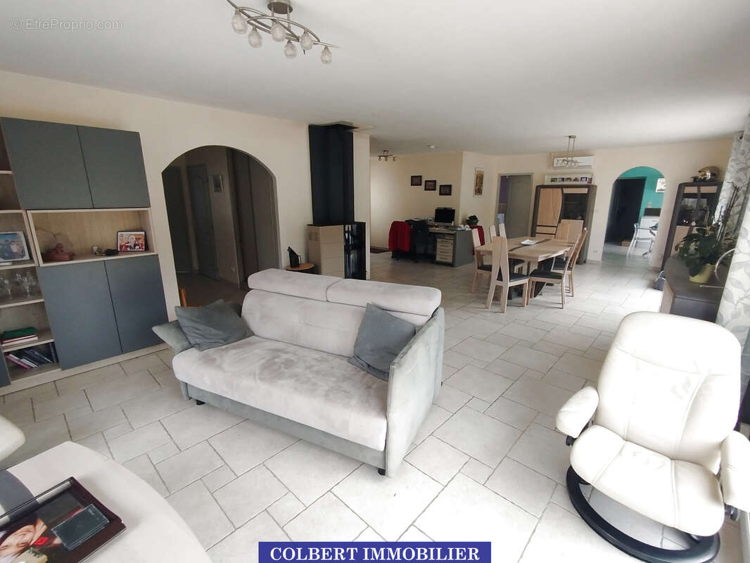 Pavillon contemporain avec prestations haut de gamme et vaste dépendance - photo 6