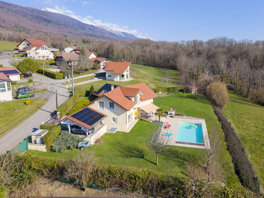 Maison à PERON