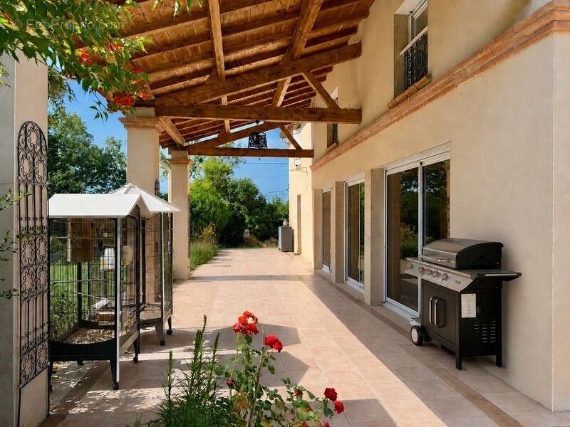 Maison t6 240 m2 - photo 2