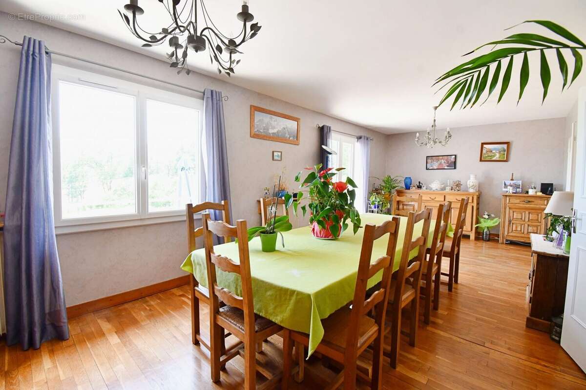 Maison à LA CELLE-EN-MORVAN