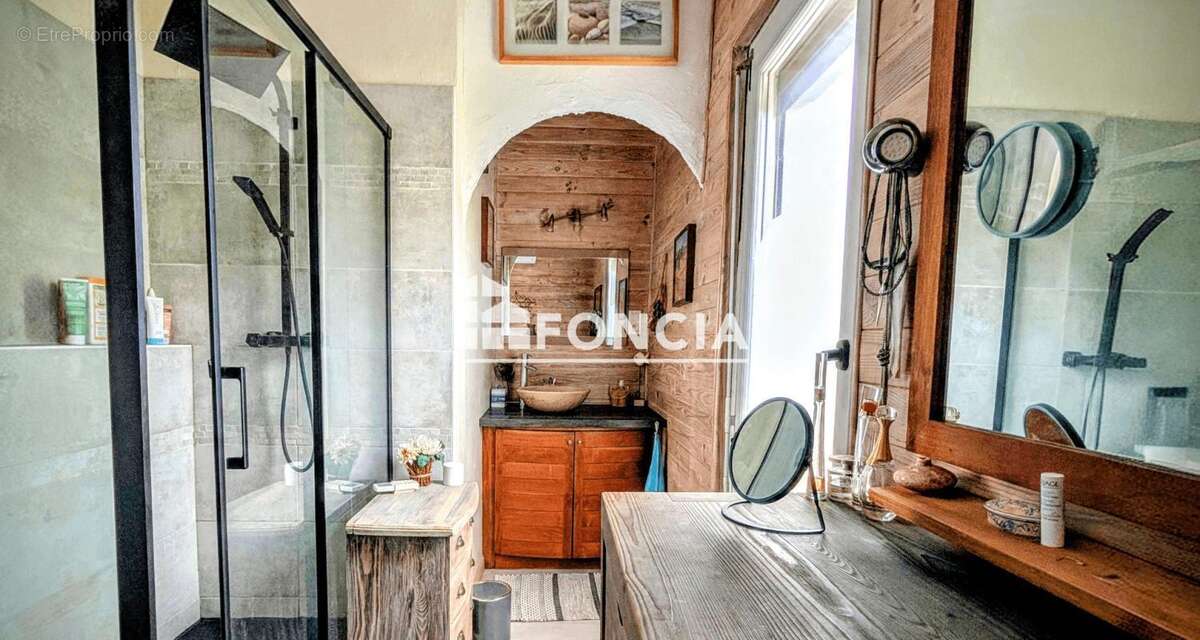 FRONTIGNAN - Bâtisse de caractère 200m2 piscine, gîte et dépendance - photo 7