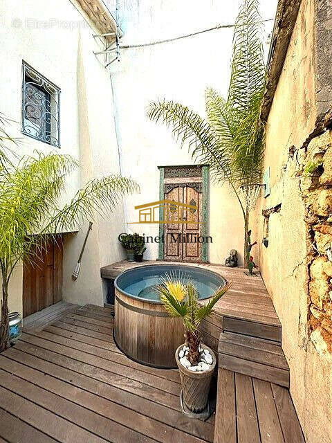 Maison à VIC-LA-GARDIOLE