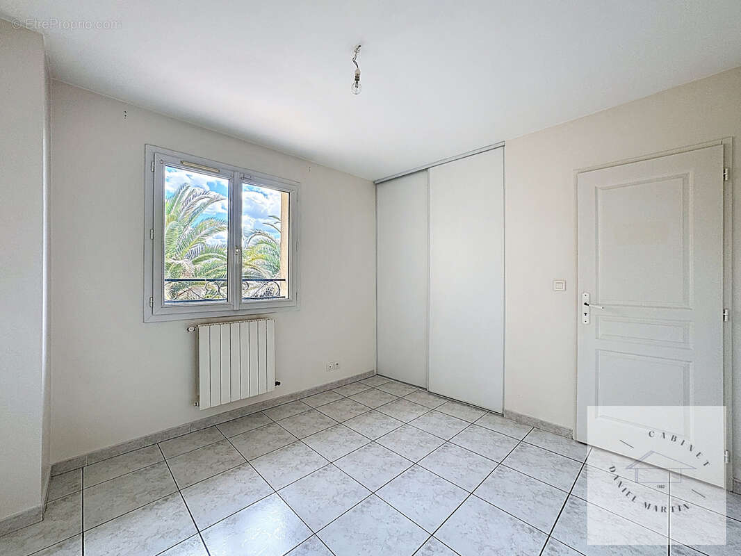A vendre - maison a etage avec jardin et garage begles - photo 8