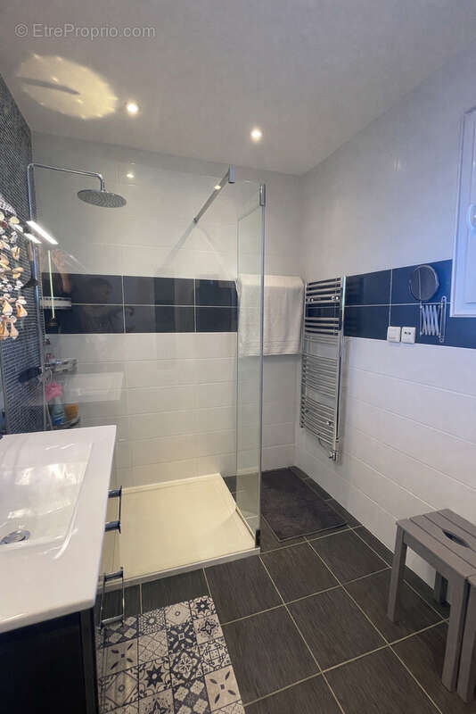 Maison à MONTBOUCHER-SUR-JABRON