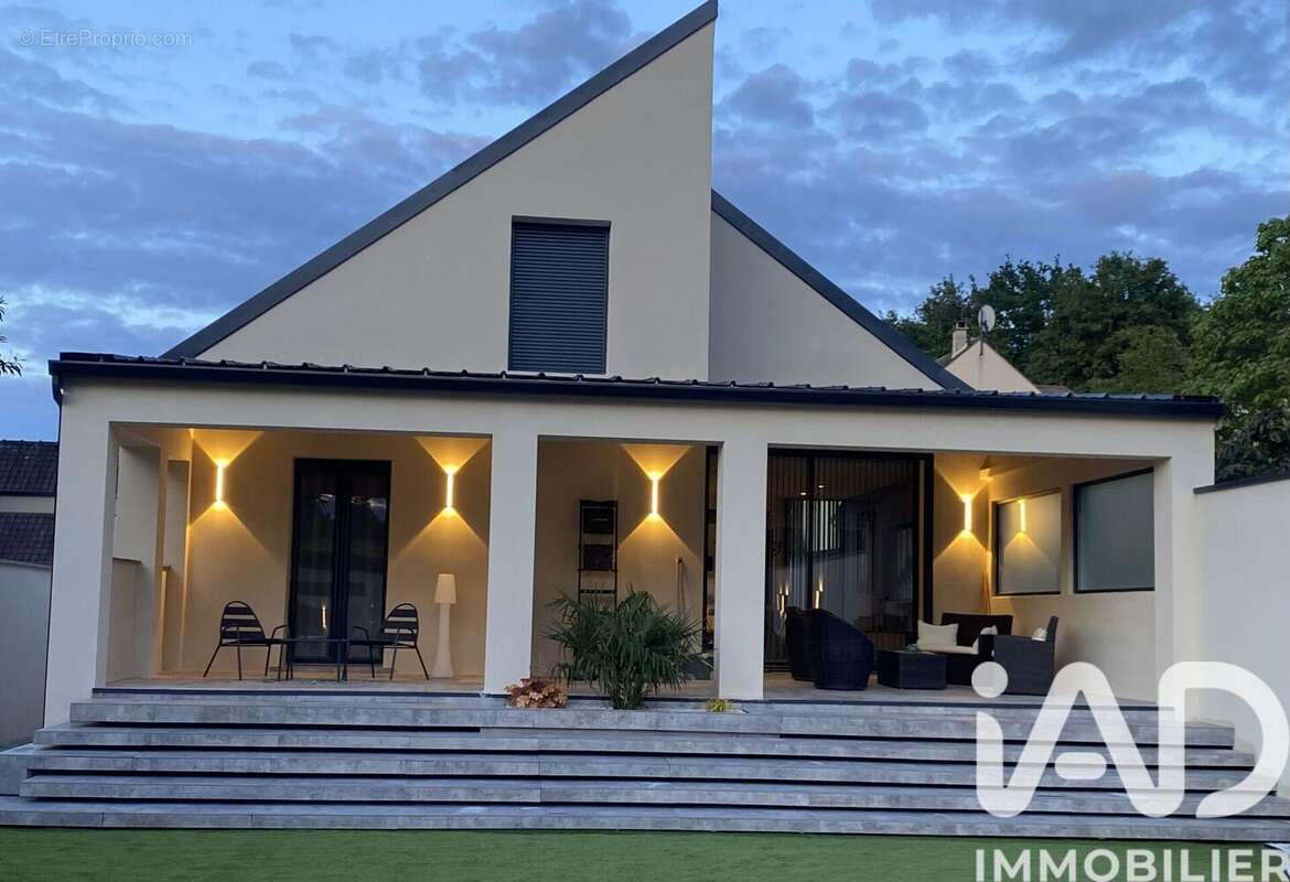 Maison 180 m² à Videlles  - photo 2