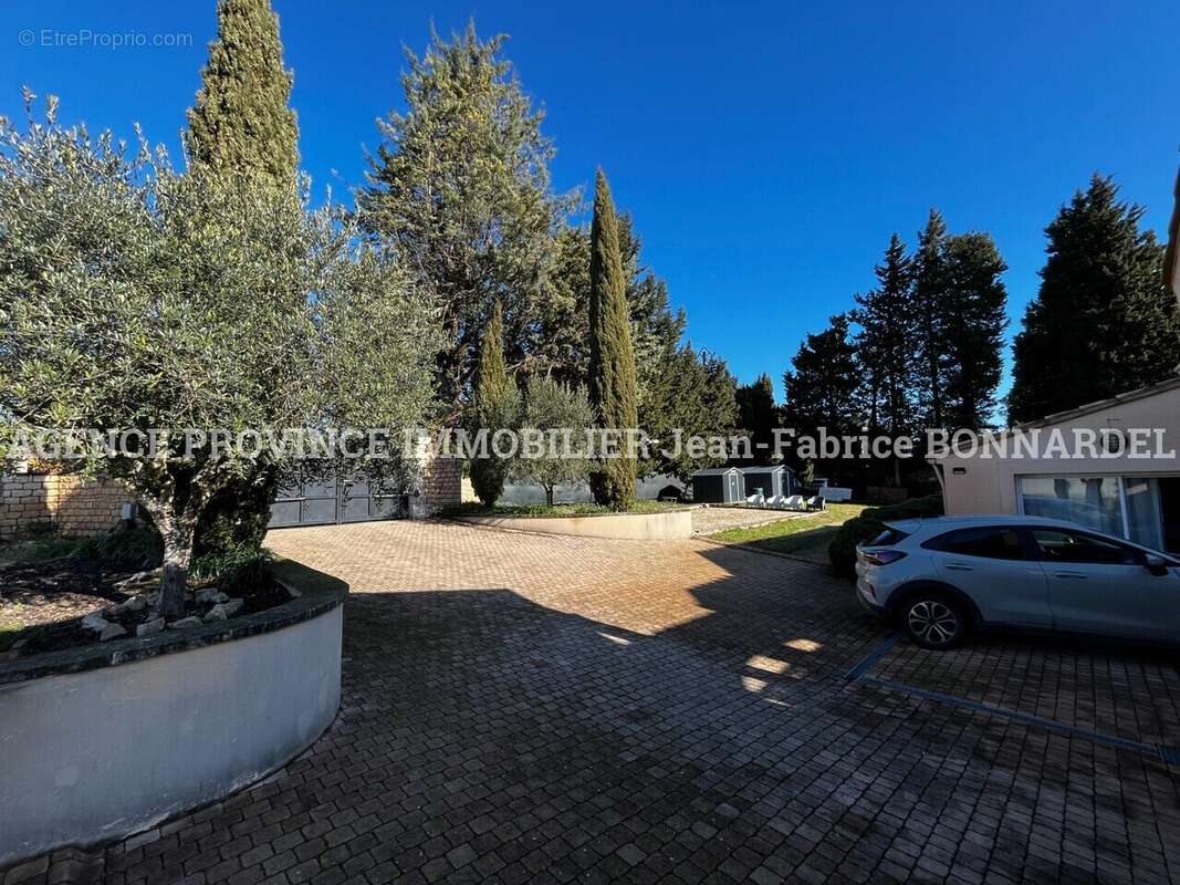 Maison à SUZE-LA-ROUSSE