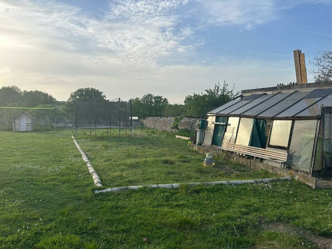 Maison à SAINT-LAMBERT-DU-LATTAY