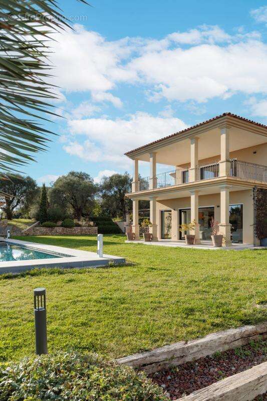 Maison à ROQUEFORT-LES-PINS