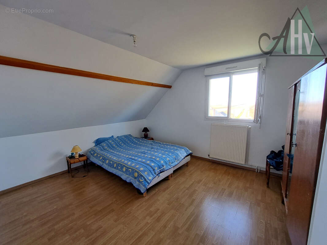 VILLEBOUGIS - Maison rénovée de 130 m2 avec 4 chambres, sous-sol et jardin. - photo 9