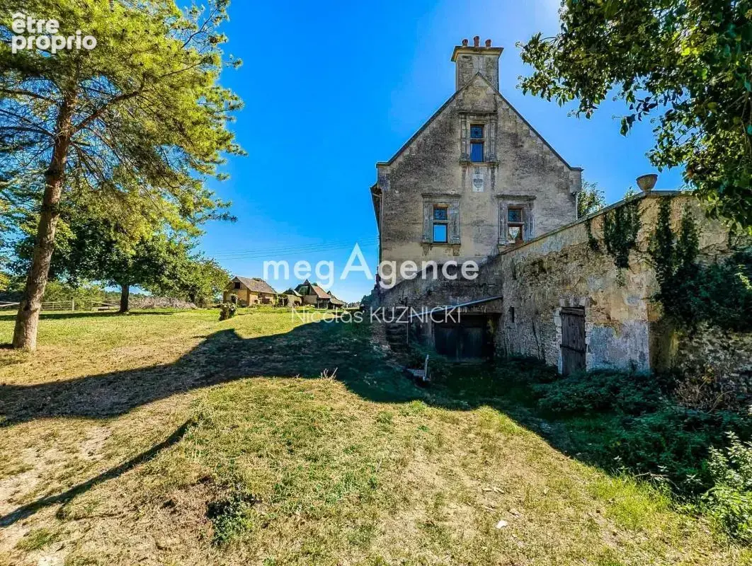 Corps de ferme de 200m² sur 4380m² de terrain - Nombreuses dépendances - photo 10