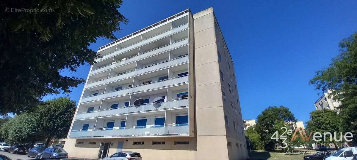 Appartement à DECINES-CHARPIEU