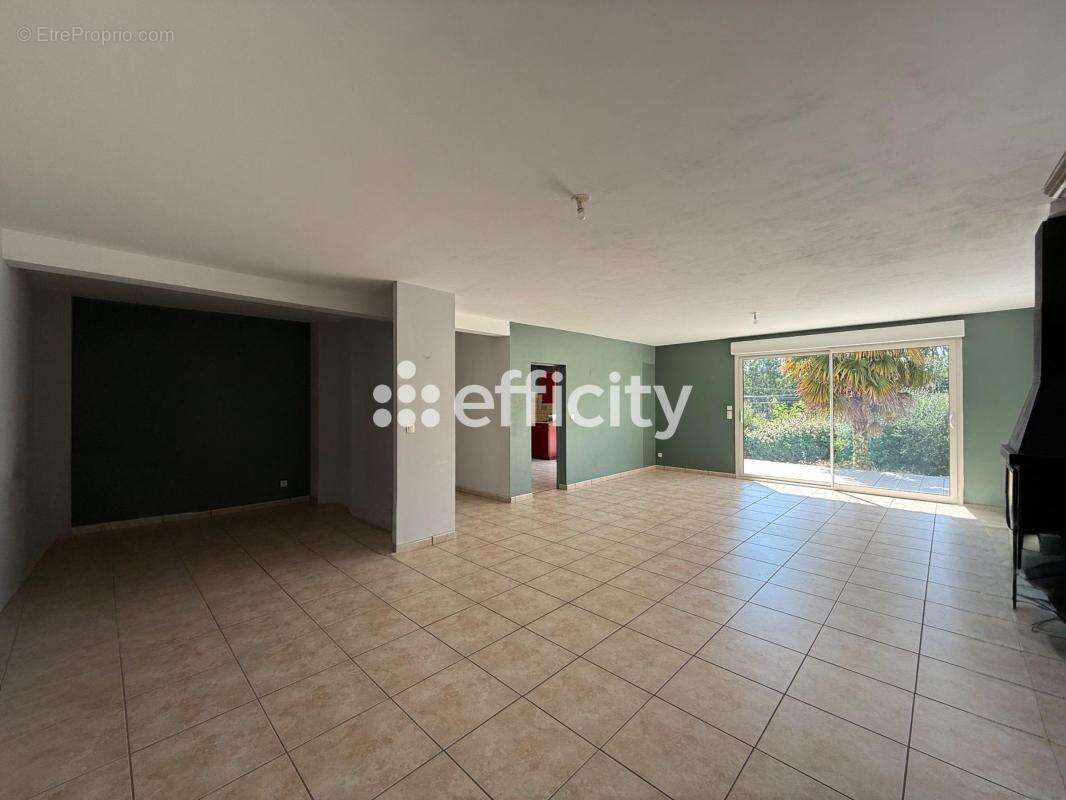 Maison 213 m² à Saint-Epain  - photo 6