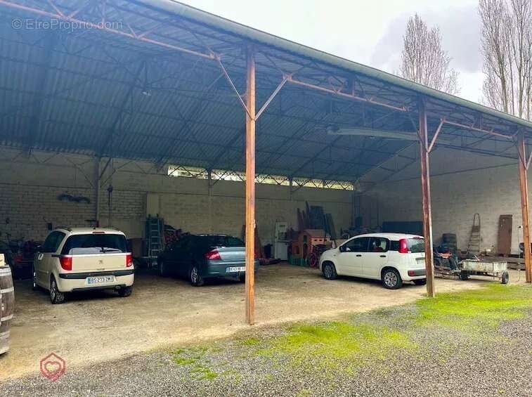 Maison à SAINT-JULIEN-DE-BRIOLA