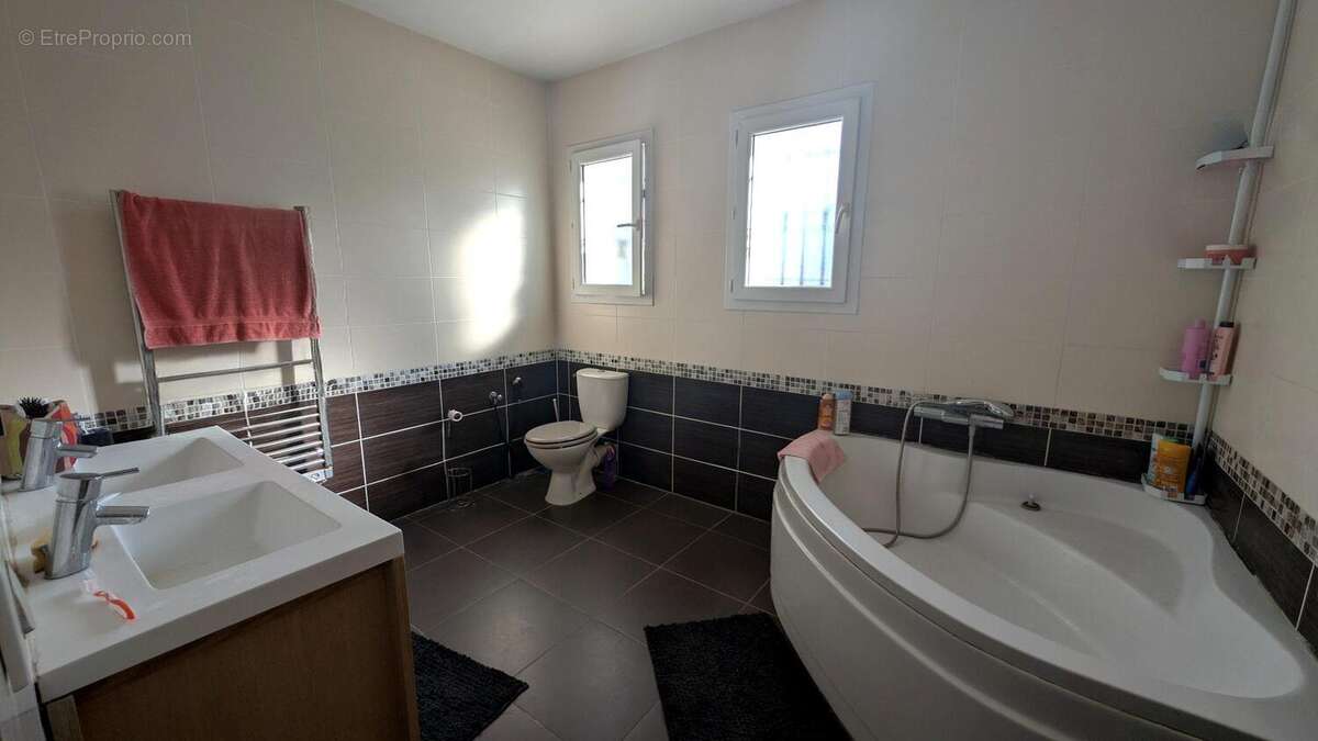 Maison à SAINT-MATHIEU-DE-TREVIERS