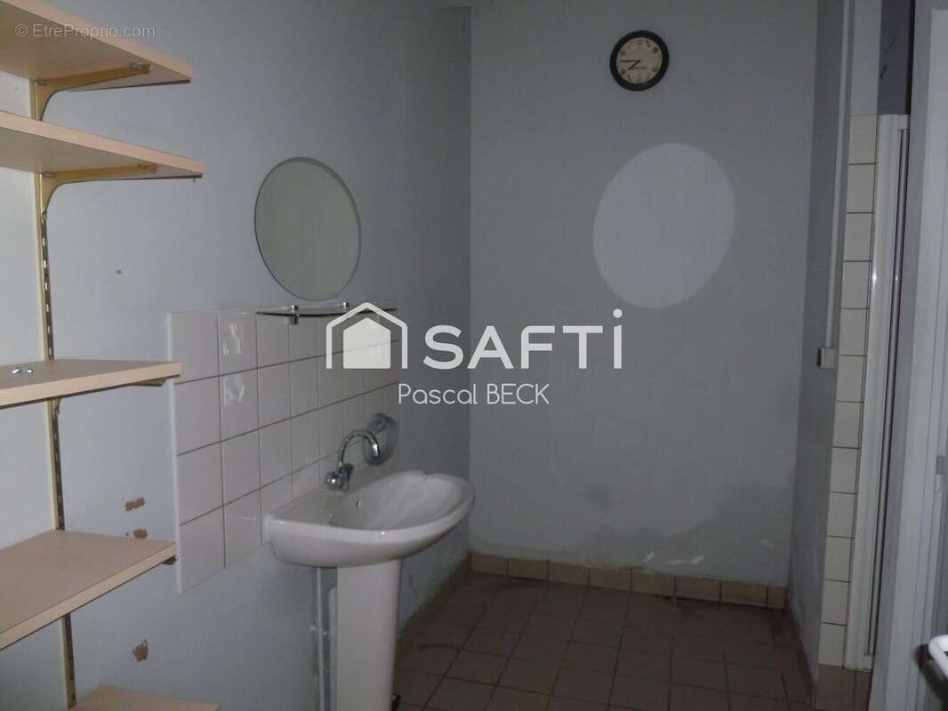 Photo 8 - Commerce à GONDREVILLE