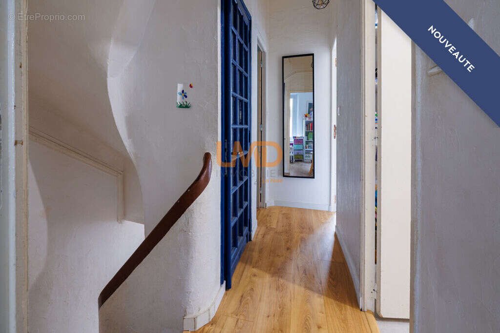 Maison à SIMIANE-COLLONGUE