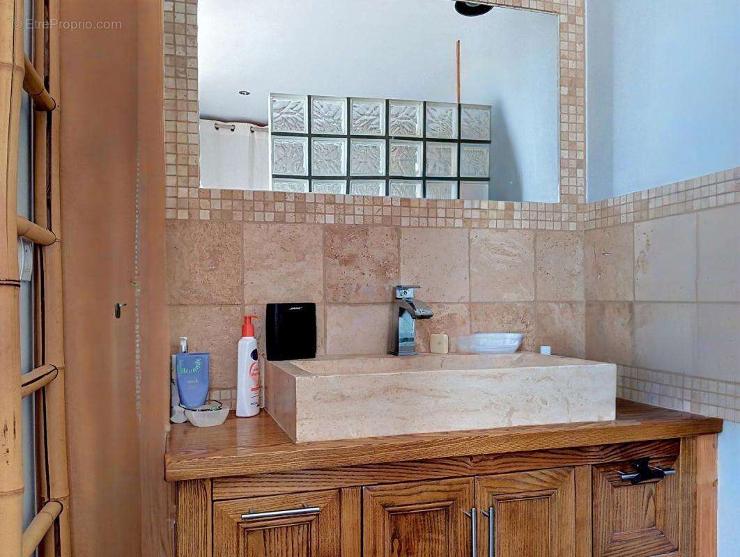 Appartement à PERNES-LES-FONTAINES