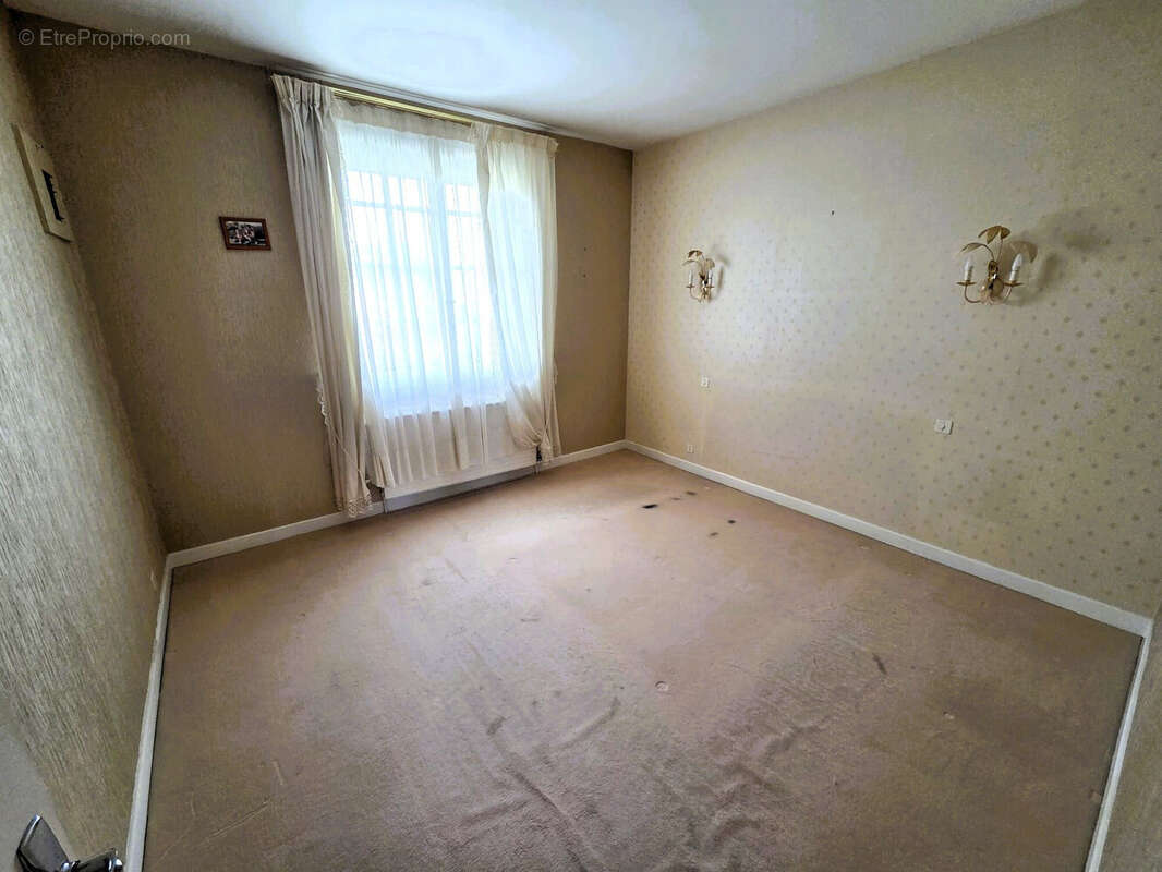 Maison 193 m² à Veyre-Monton  - photo 8
