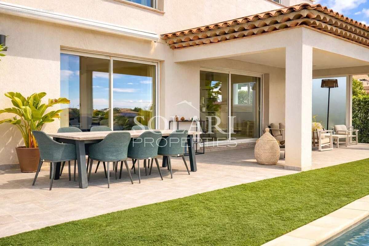 Maison à MANDELIEU-LA-NAPOULE