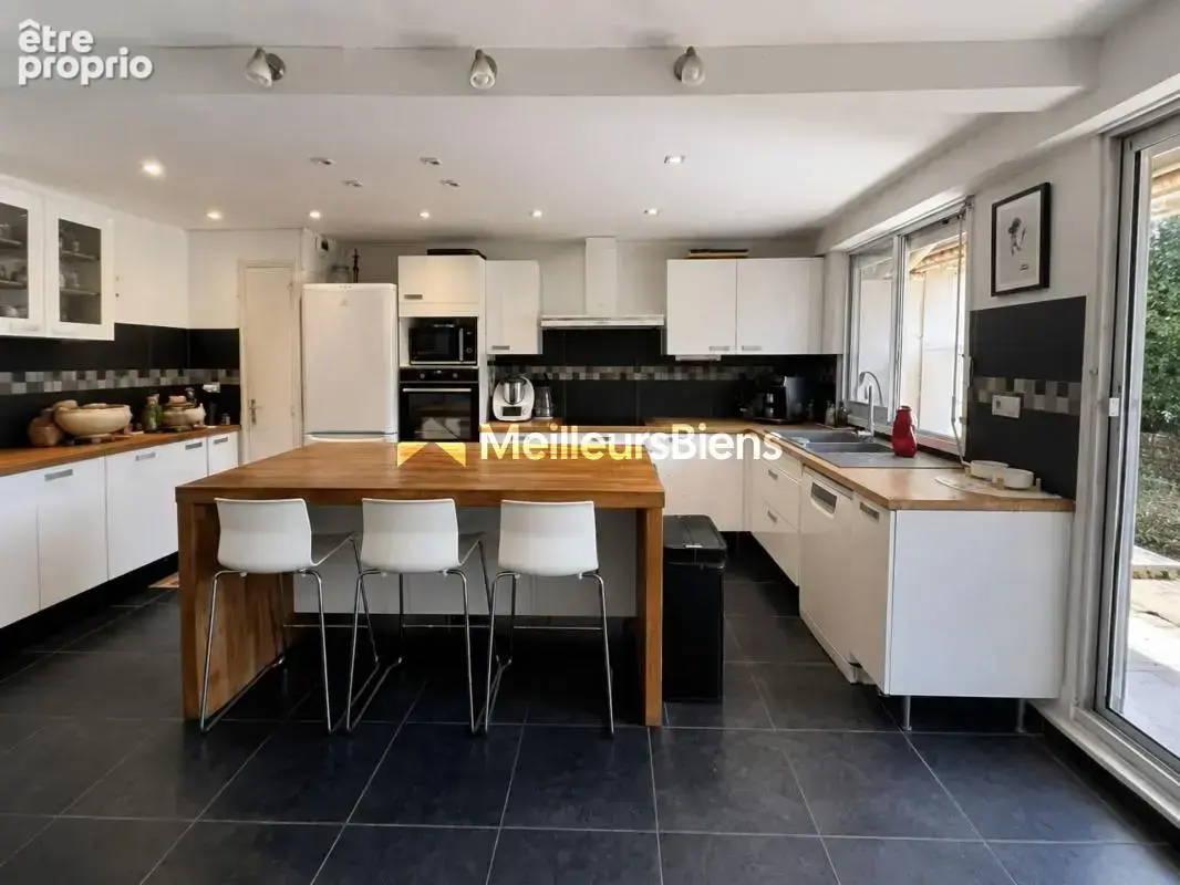 T4/T5 d’exception en rez-de-jardin avec vue dégagée de 108 m² à Marseille 13008 - photo 14
