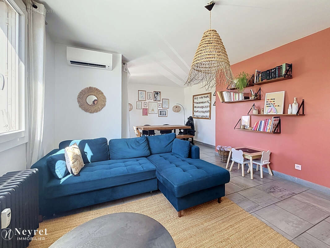 Appartement T3 traversant- rénové 67 m2- 2 chambres -Saint-Symphorien-d’Ozon- - photo 2