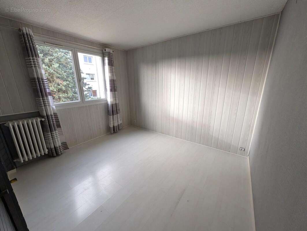 Appartement à LES CLAYES-SOUS-BOIS