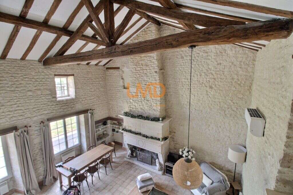 Demeure ancienne rénovée avec piscine - photo 3